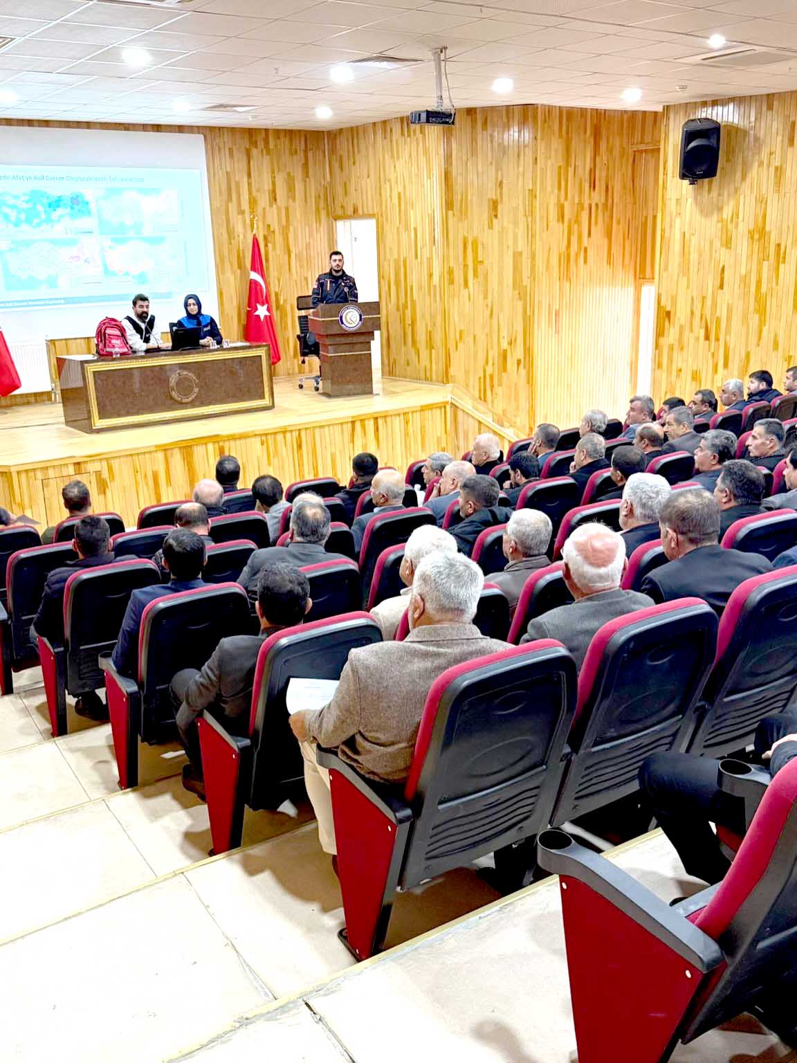 Kozluk’ta Muhtarlara Afet Farkındalık Eğitimi