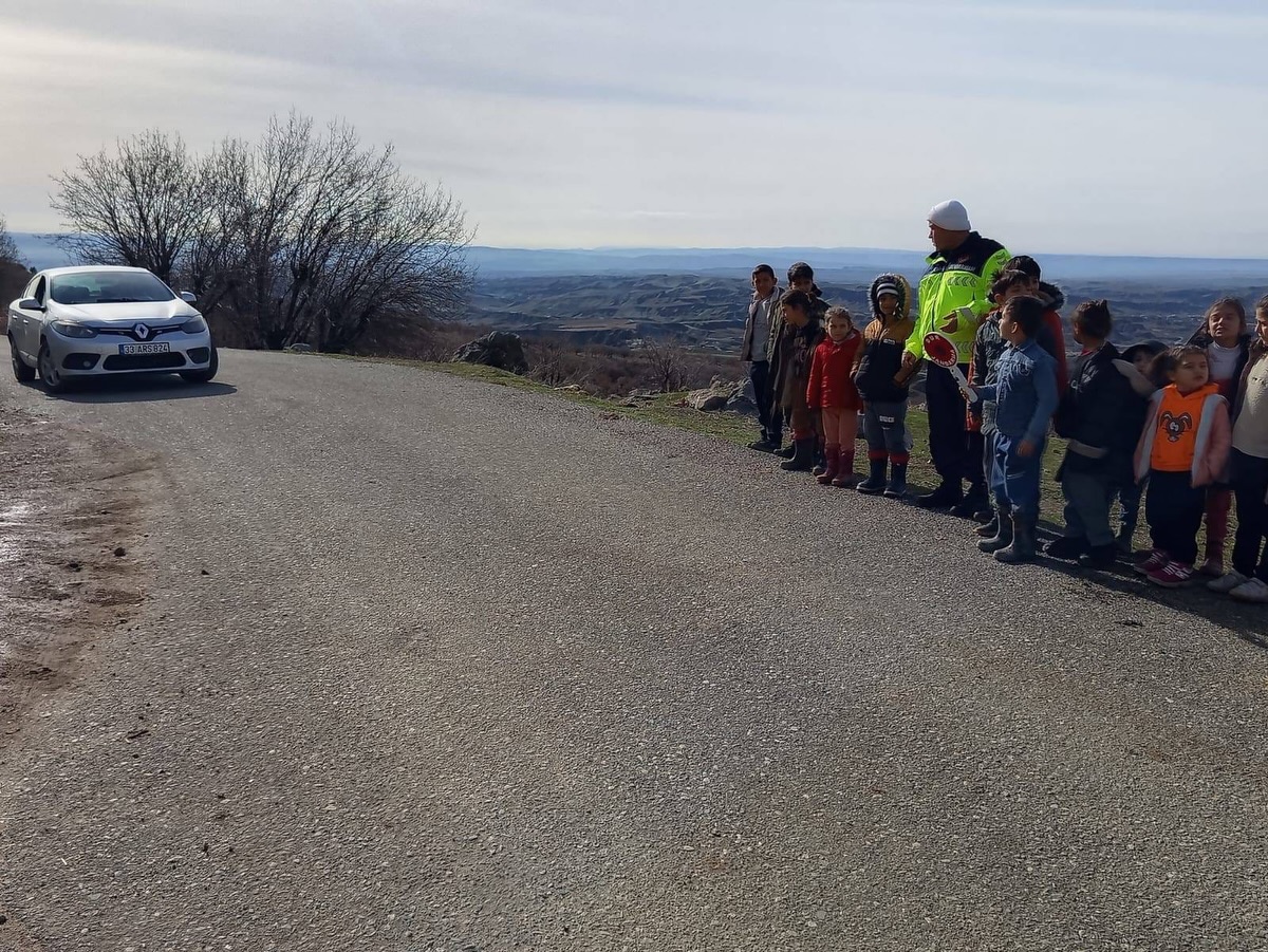 Kozluk’ta Öğrencilere Trafik Eğitimi Semineri