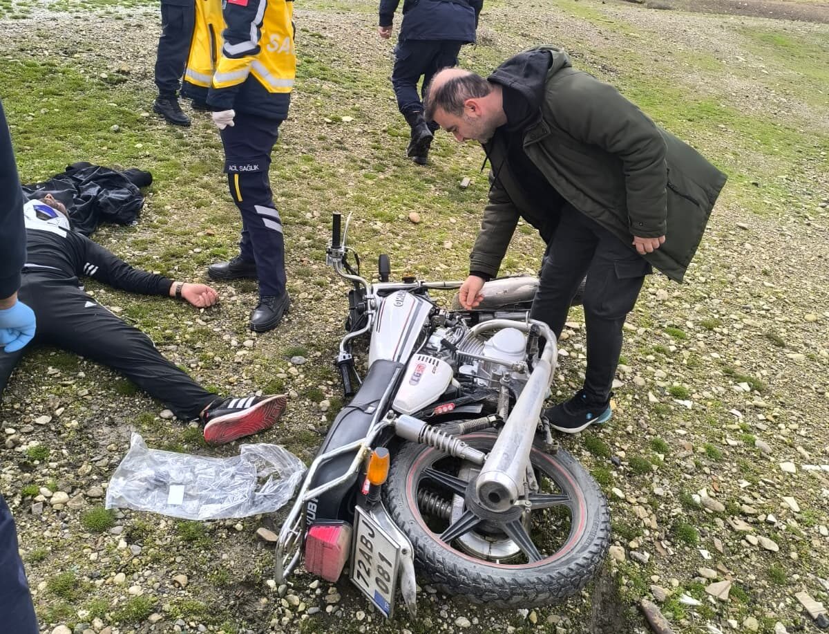 YANGINA GİDEN İTFAİYE EKİBİ MOTOSİKLET KAZASINA MÜDAHALE ETTİ