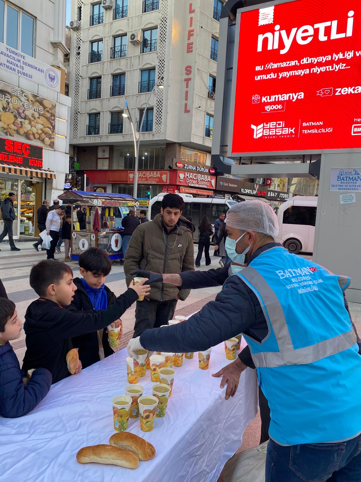 BELEDİYEDEN RAMAZAN BOYUNCA HER GÜN 2 AYRI NOKTADA ÇORBA İKRAMI