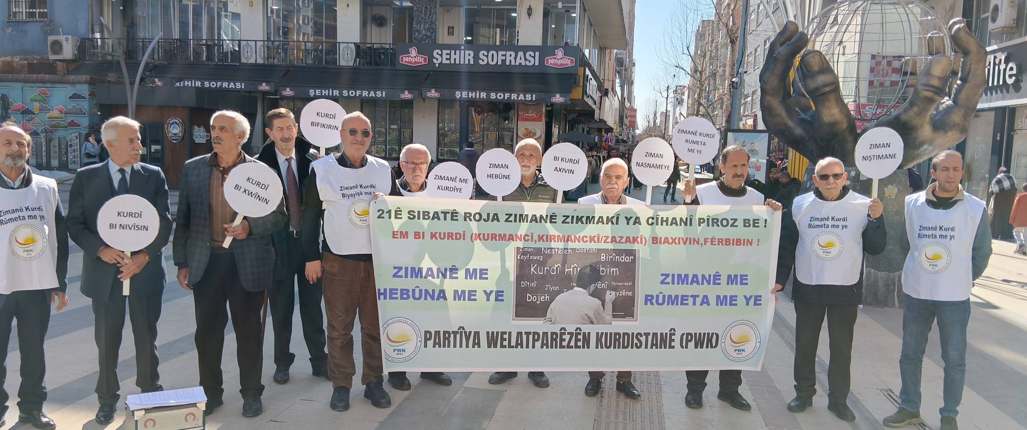 PWK: “Kürtçe Evde Başlar, Hayatta Yaşar”