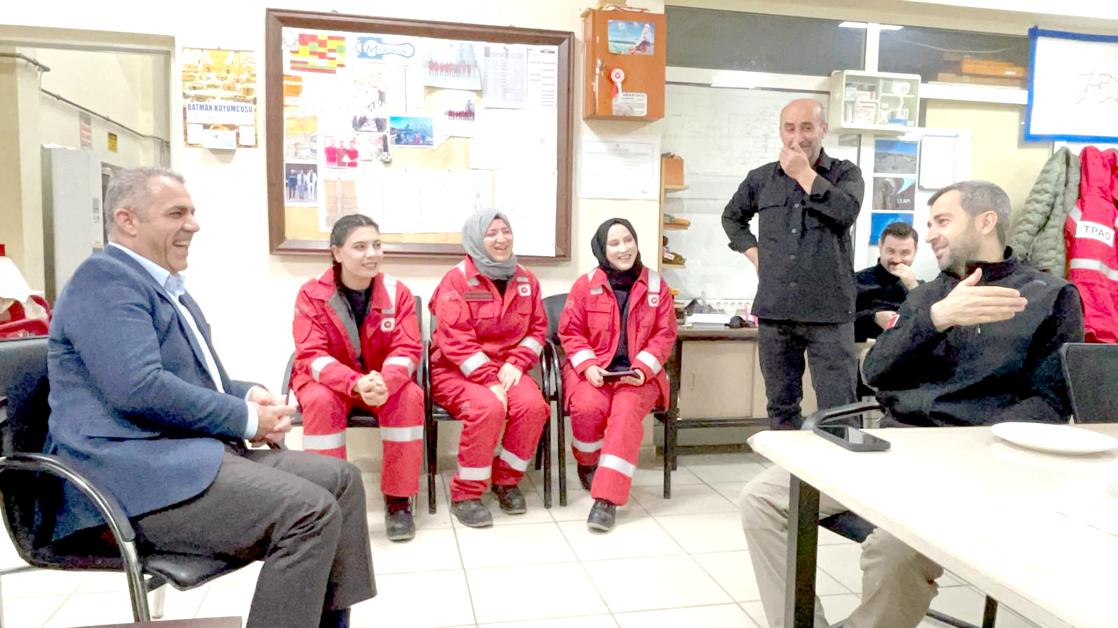 Şansi, ilk Petrol sahasında işçilerle sahur yaptı