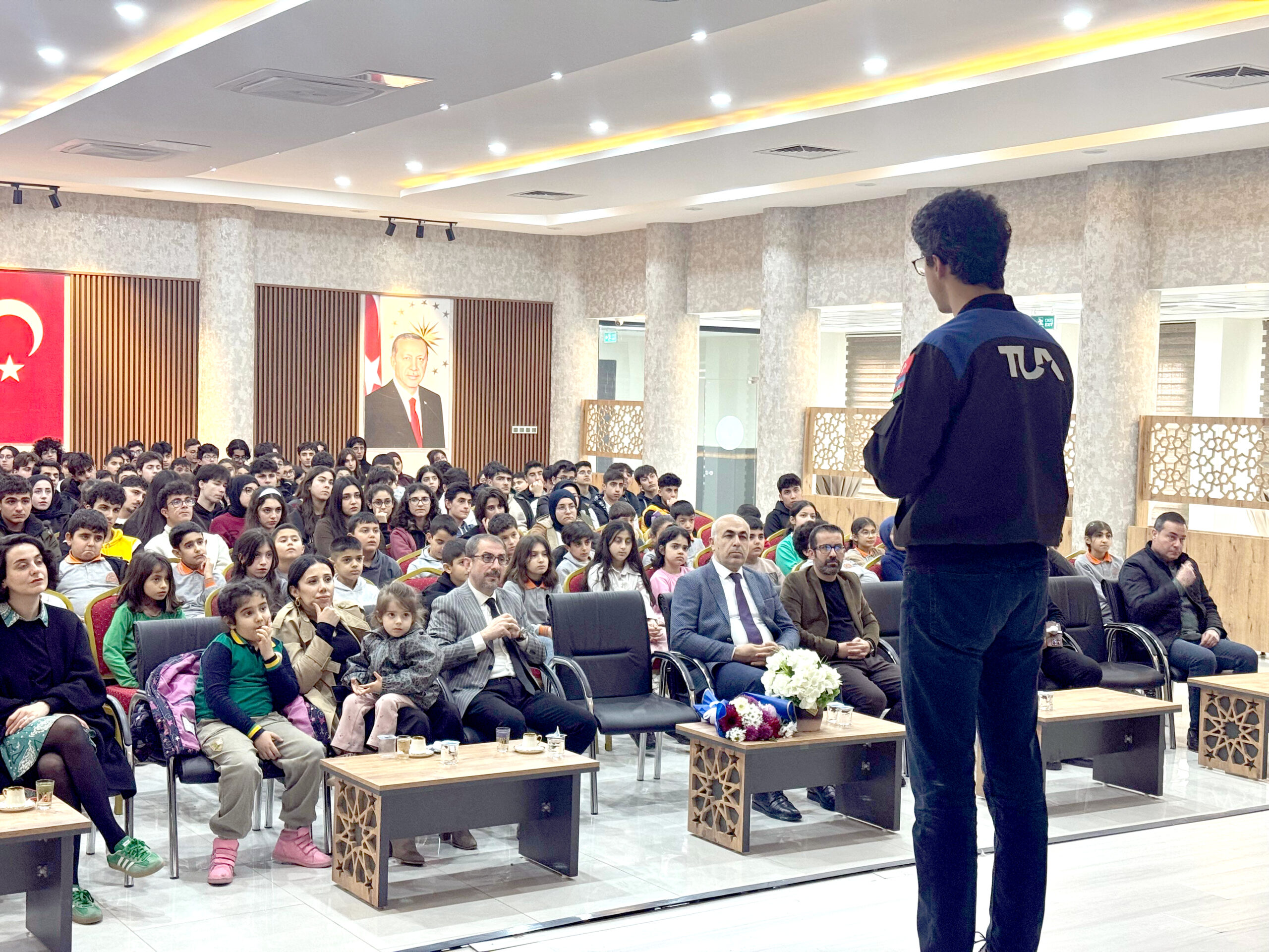 Astronot Tuva Cihangir Atasever, öğrencilerle buluştu