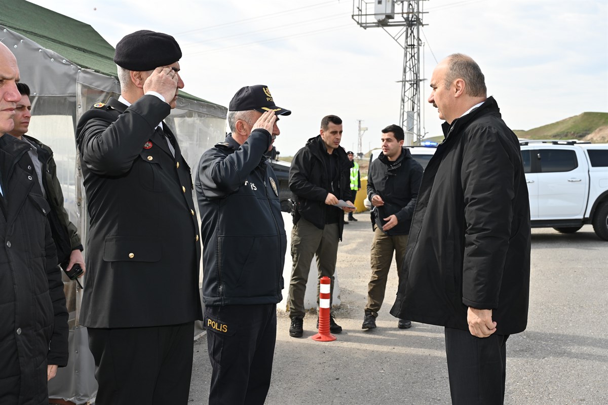 Vali Canalp’ten Bayramda Uygulama Noktası ve 112 Acil Çağrı Merkezine Ziyaret