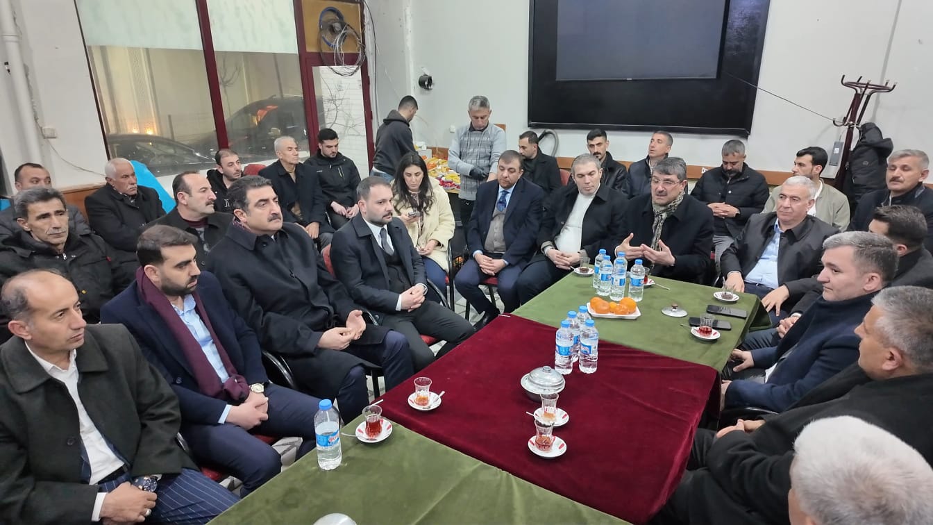 Nasıroğlu ve AK Parti Merkez İlçe Başkanı Fatih Doğu, Sason’da vatandaşlarla birlikte orucunu açtı