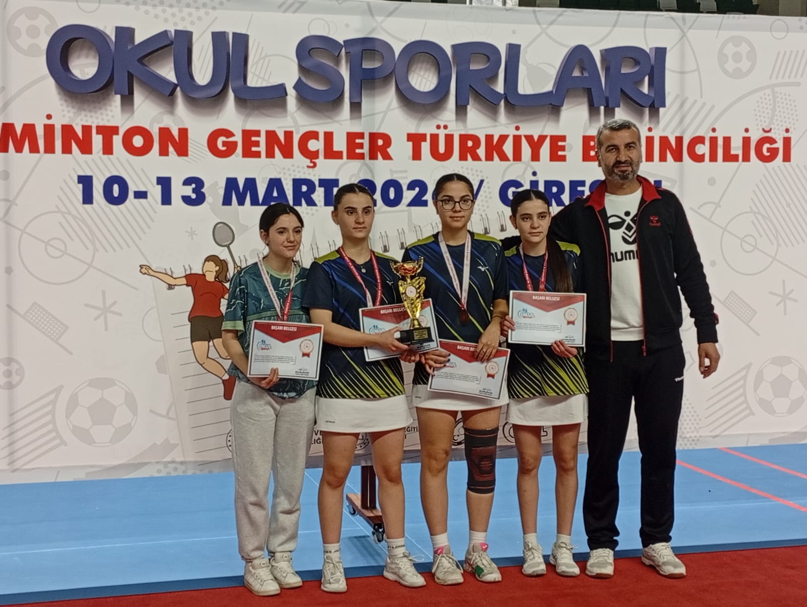 Yahya Kemal Beyatlı Anadolu Lisesi Kız Badminton Takımı Türkiye 4. sü Oldu