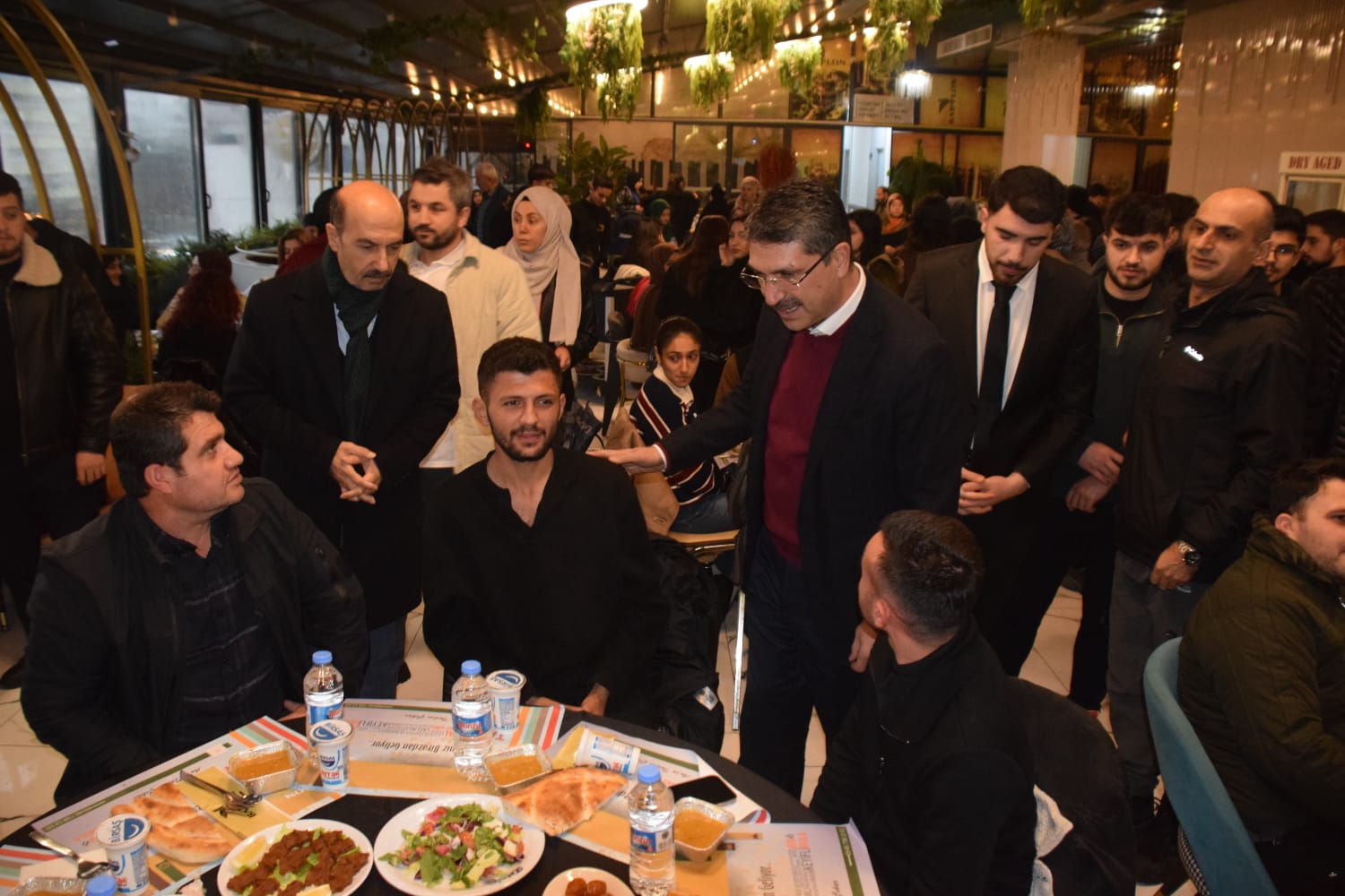 Milletvekili Nasıroğlu gençlerle iftarda buluştu: “Çok Çalışacağız, Masayı Kuran Taraf Olacağız”