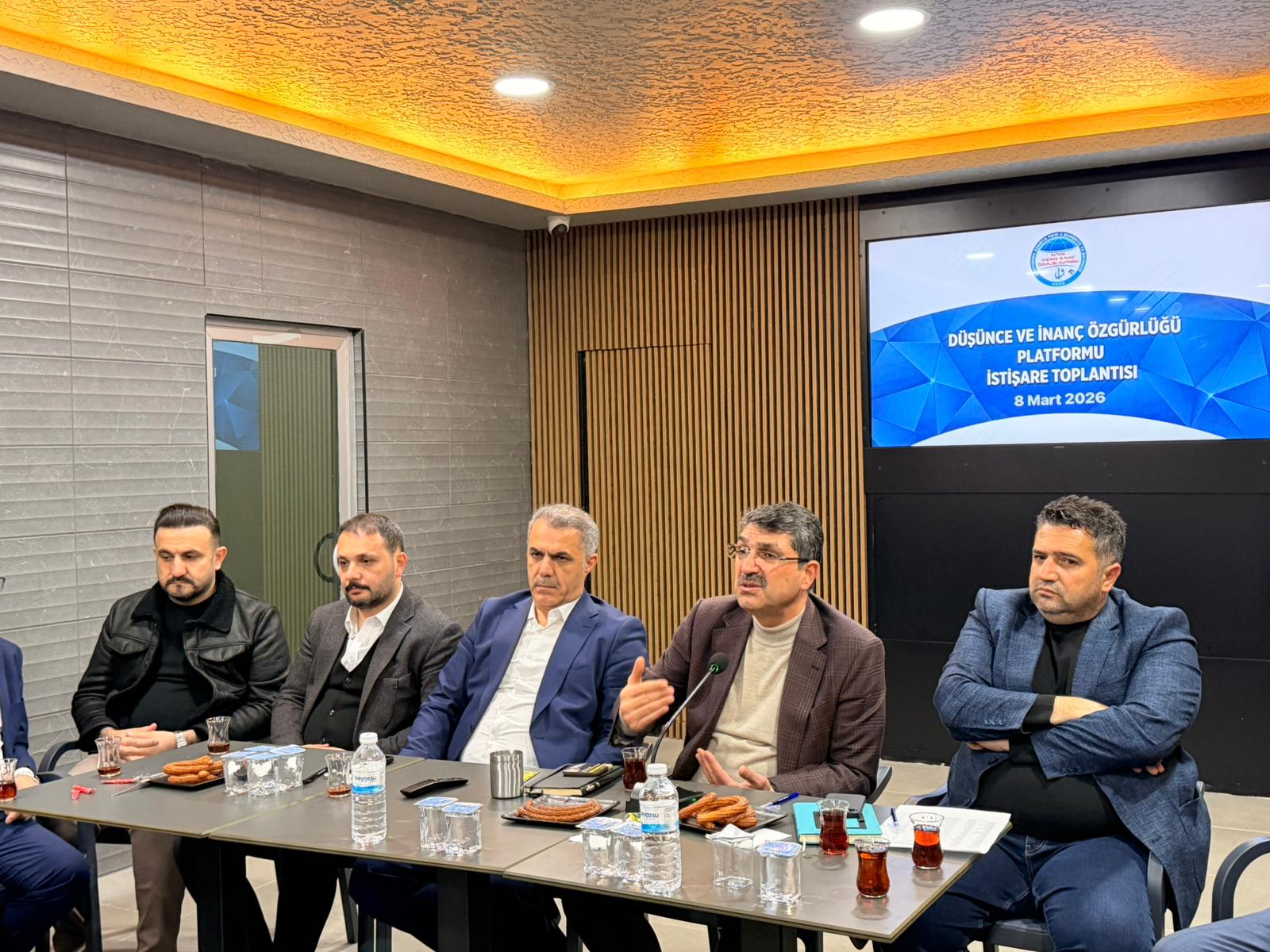 Şansi ve Nasıroğlu, Düşünce ve İnanç Özgürlüğü Platformu ile Bir Araya Geldi