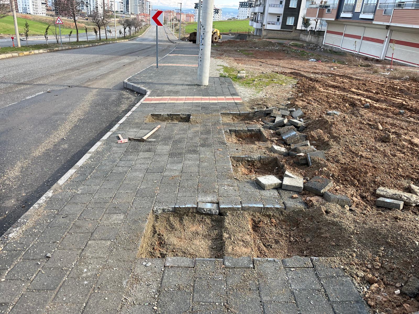 Bozulan Yollar Onarılıyor