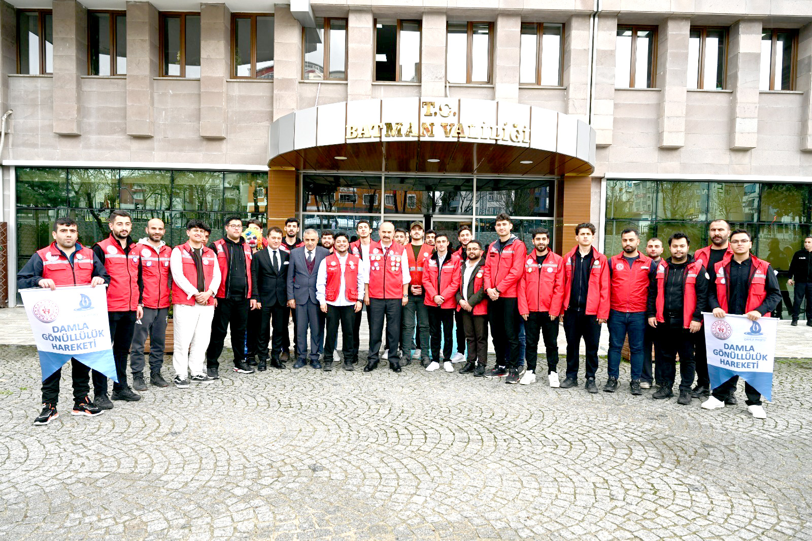 Vali Canalp, Damla Gönüllülerini ağırladı