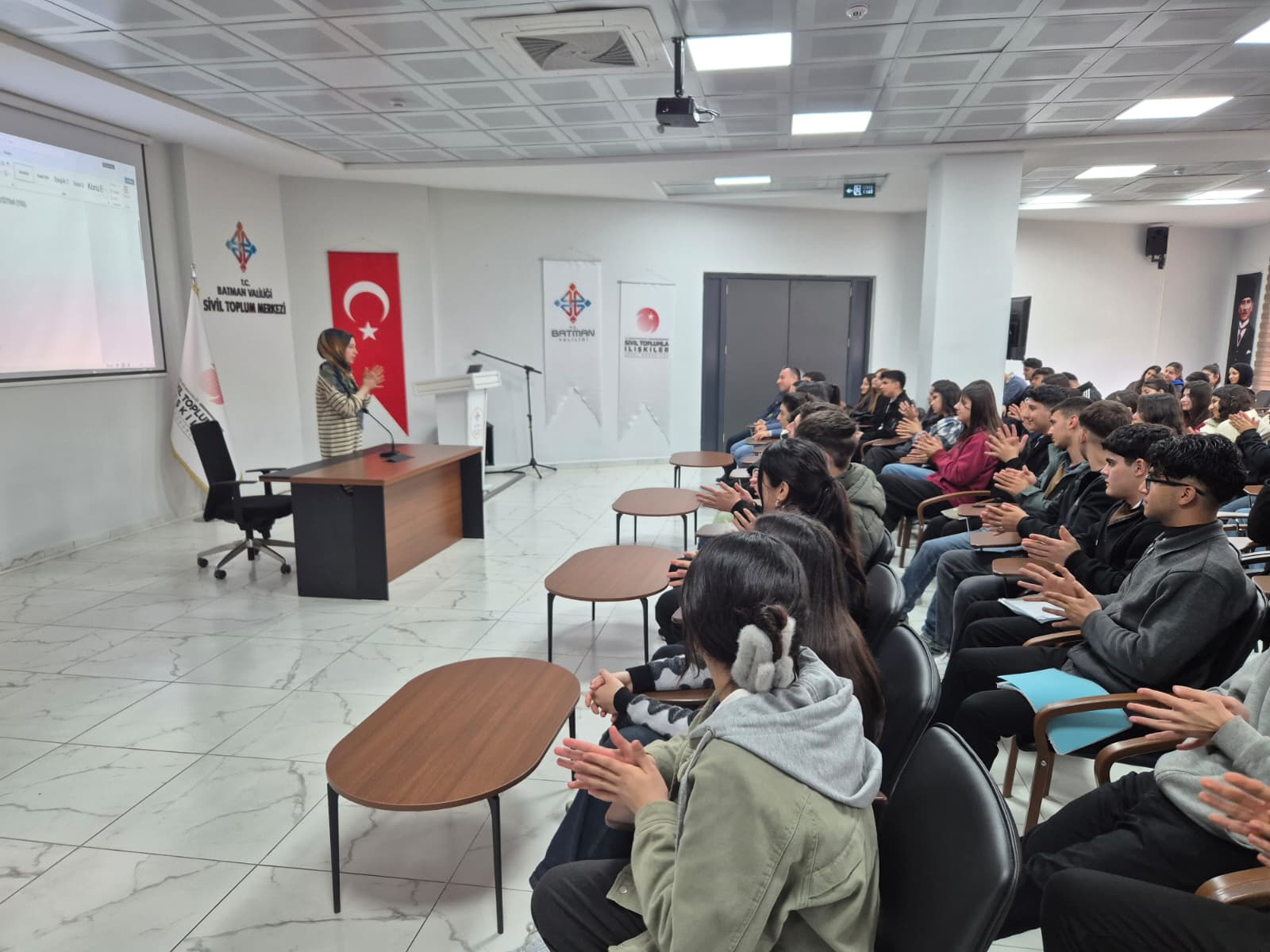 Farabi Anadolu Lisesi Öğrencilerine İşaret ve Beden Dili Eğitimi