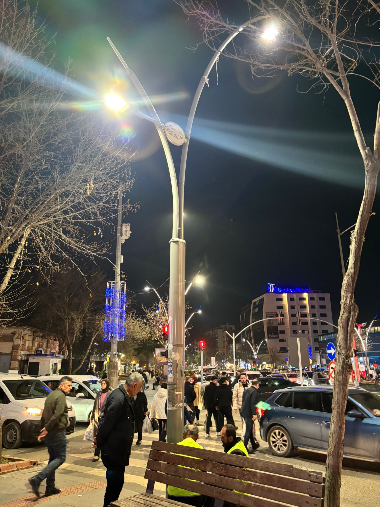 AYDINLATMA DİREKLERİ BAKIM VE ONARIMDAN GEÇİYOR