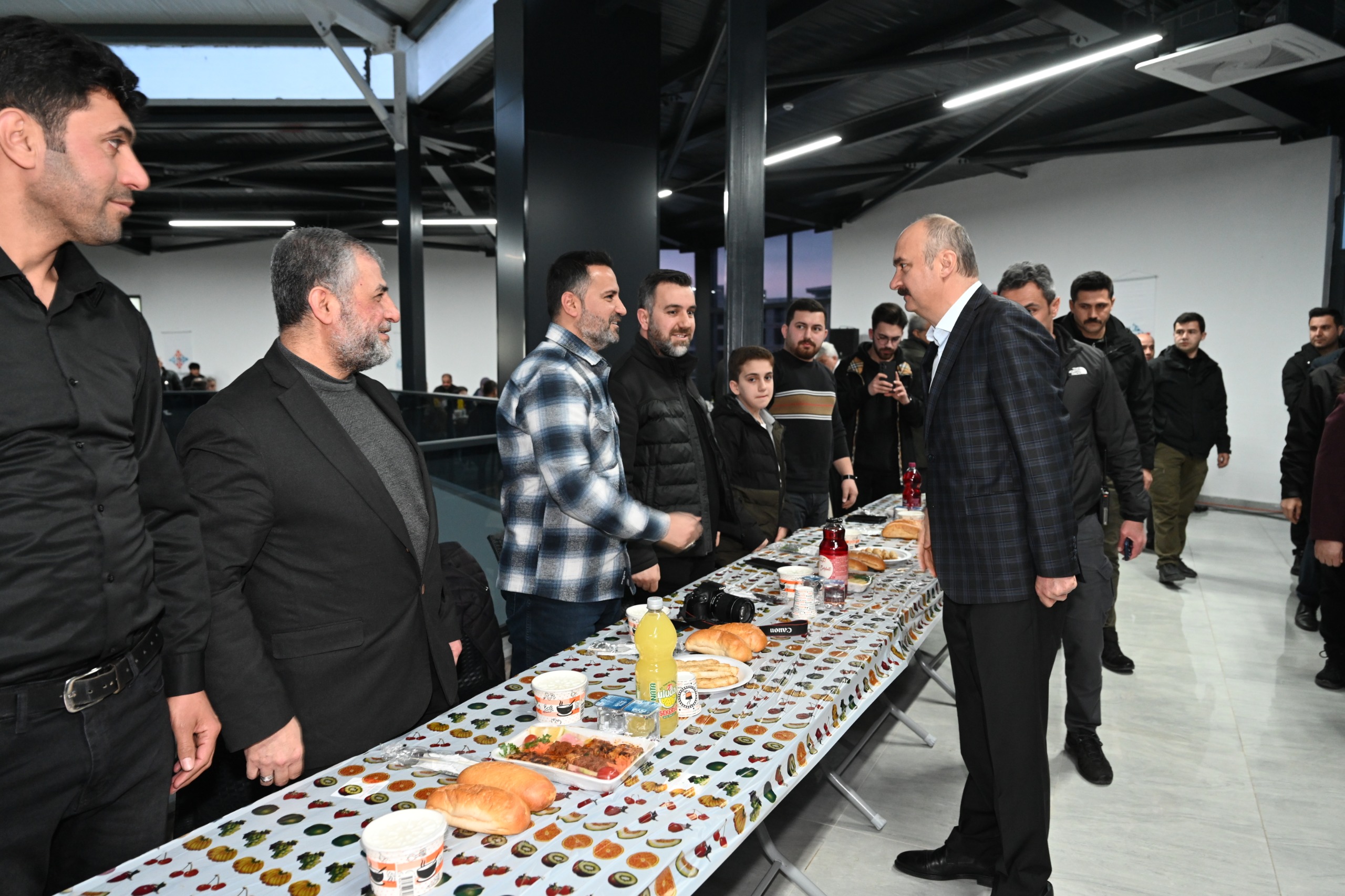Vali ve Belediye Başkan Vekili Ekrem Canalp, Basın Mensuplarını İftarda Ağırladı