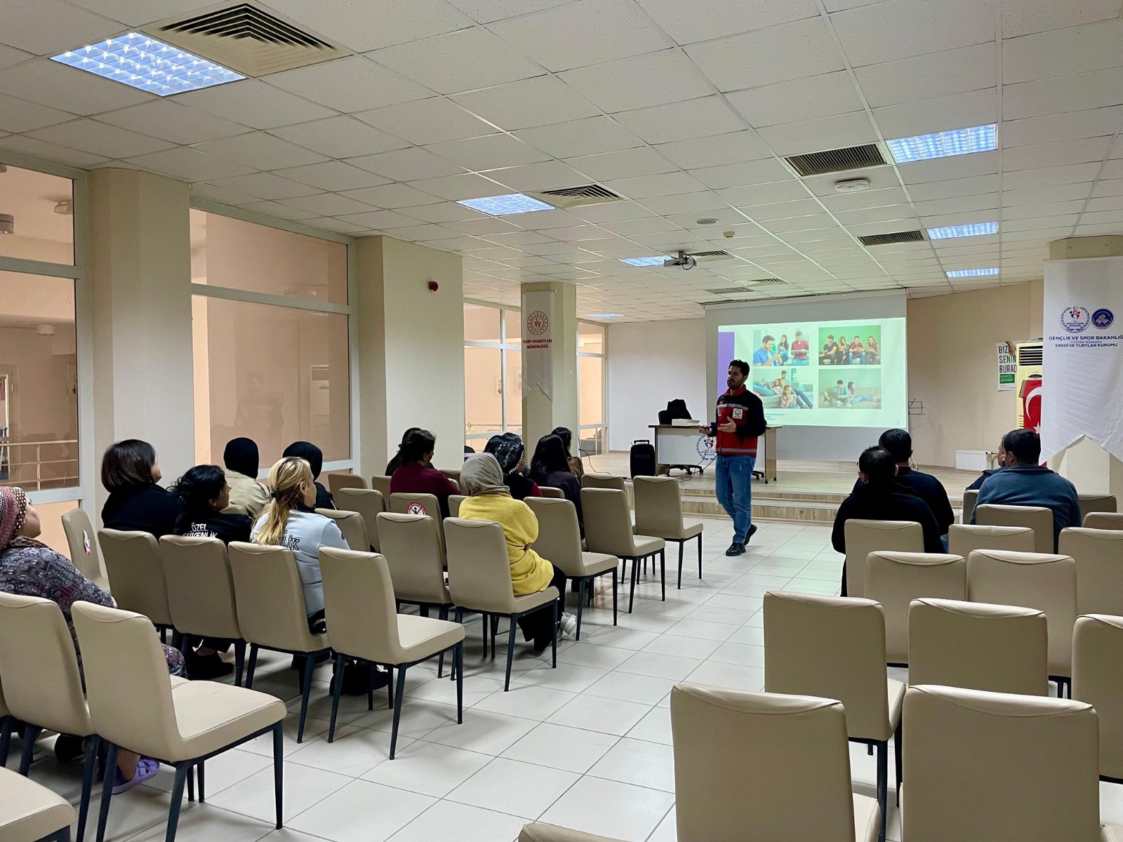 Batman Üniversitesi Kız Yurdu personeline “Bilinçli Medya Kullanımı” Eğitimi
