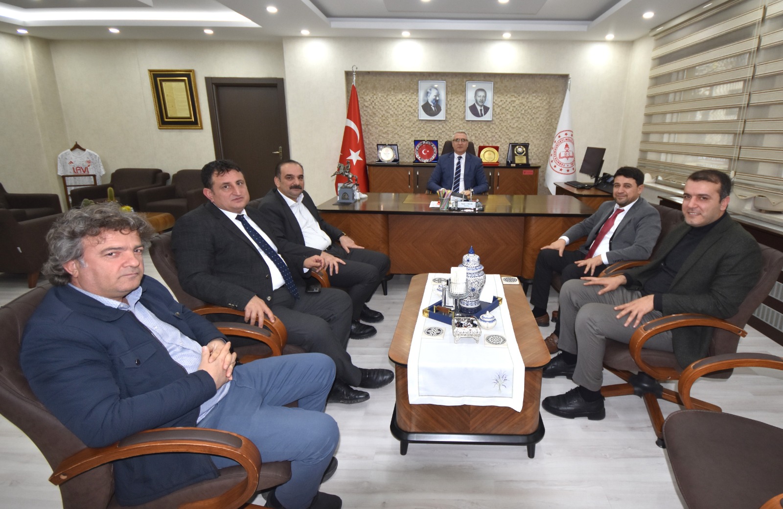 Cihannüma Derneği’nden Müdür Ciğer’e nezaket ziyareti
