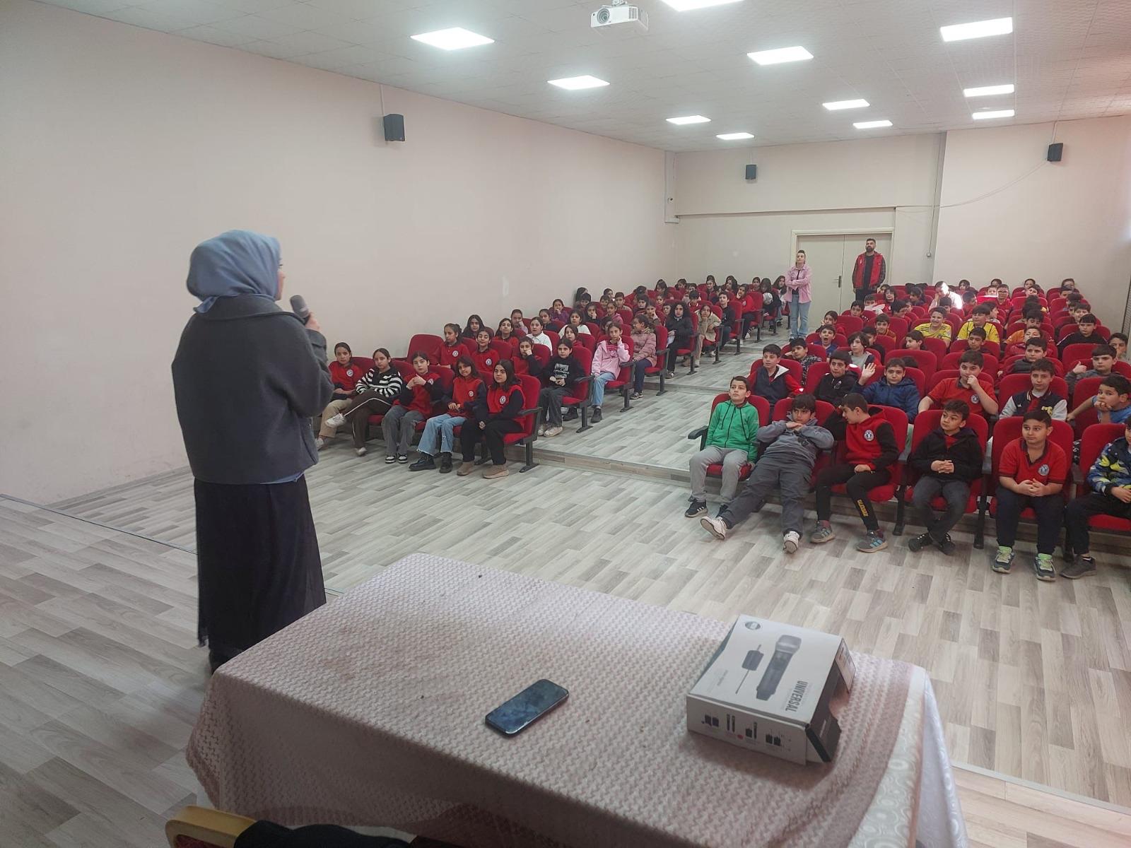 Ortaokul Öğrencilerine DENEYAP Atölyeleri Tanıtıldı