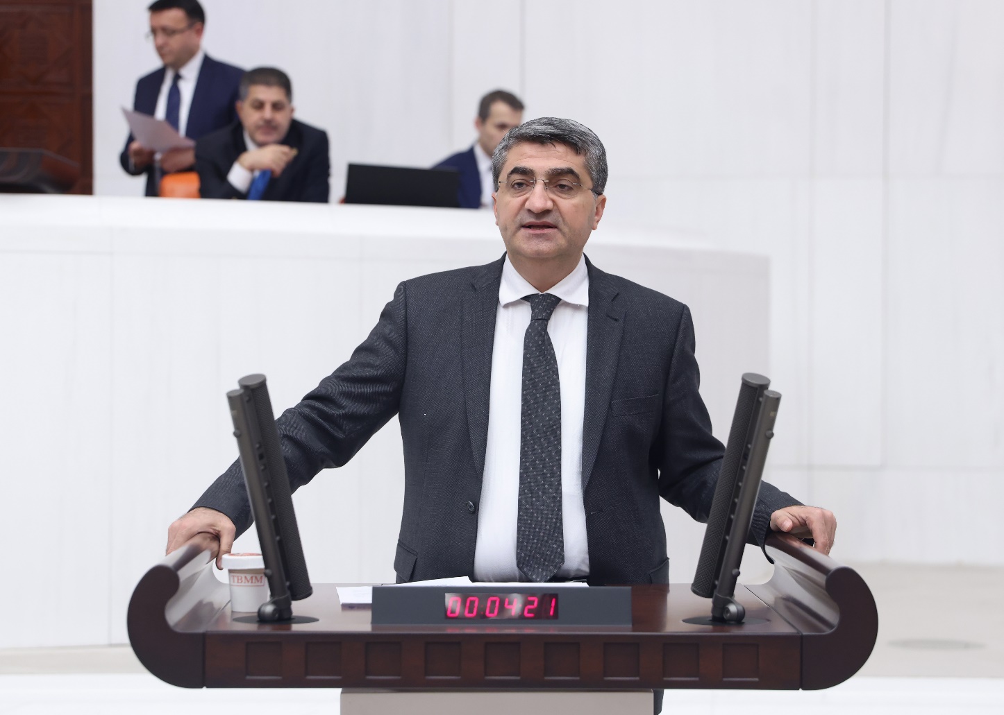 Ekmen: Türkiye kriz içindeyken savaşa yakalandı