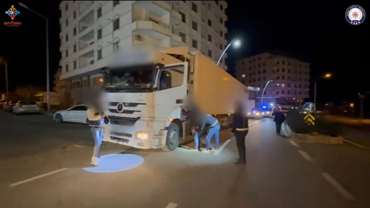 Tırda 25 Düzensiz Göçmen Yakalandı