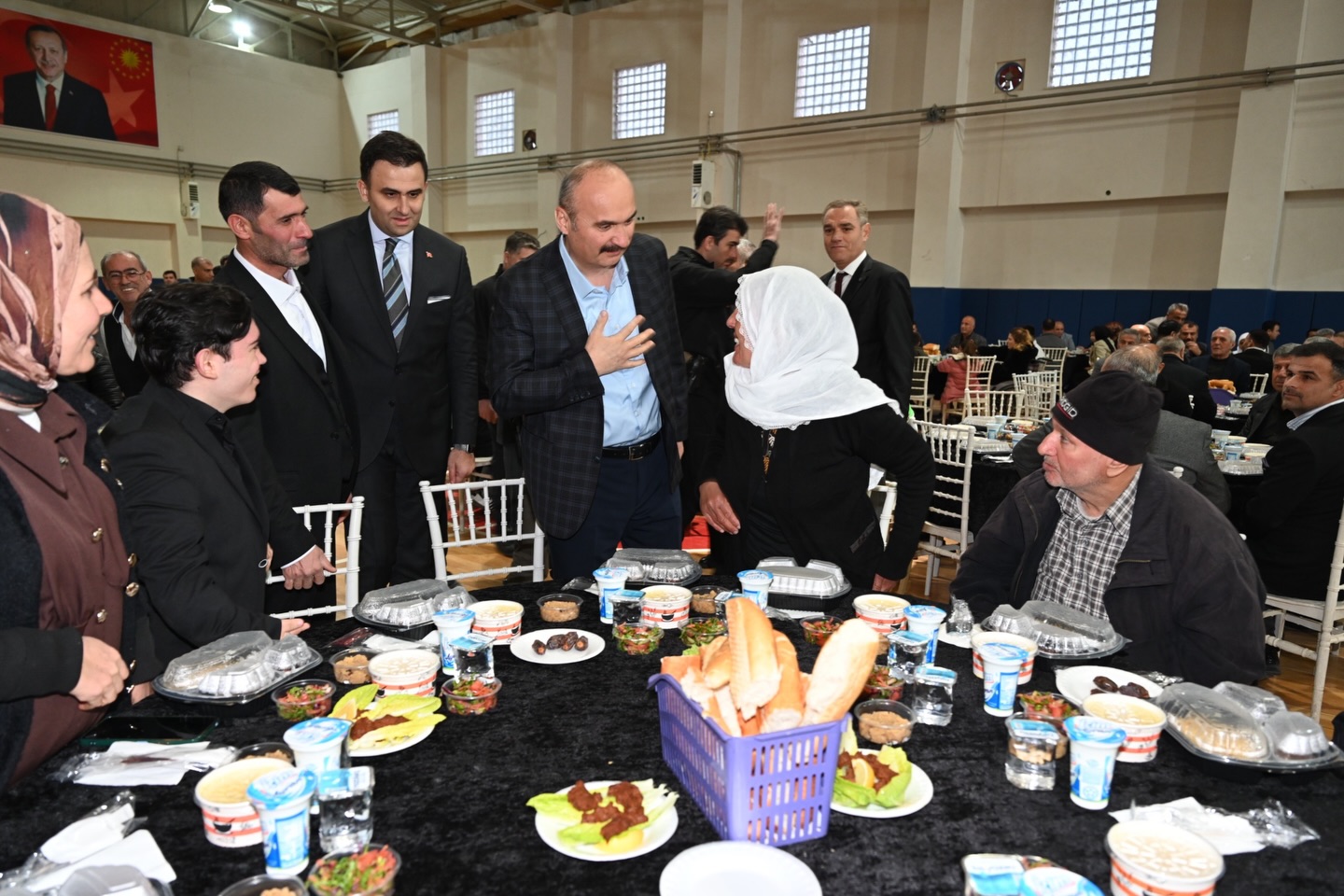 Vali Canalp, Hasankeyf’te vatandaşlarla iftar sofrasında buluştu