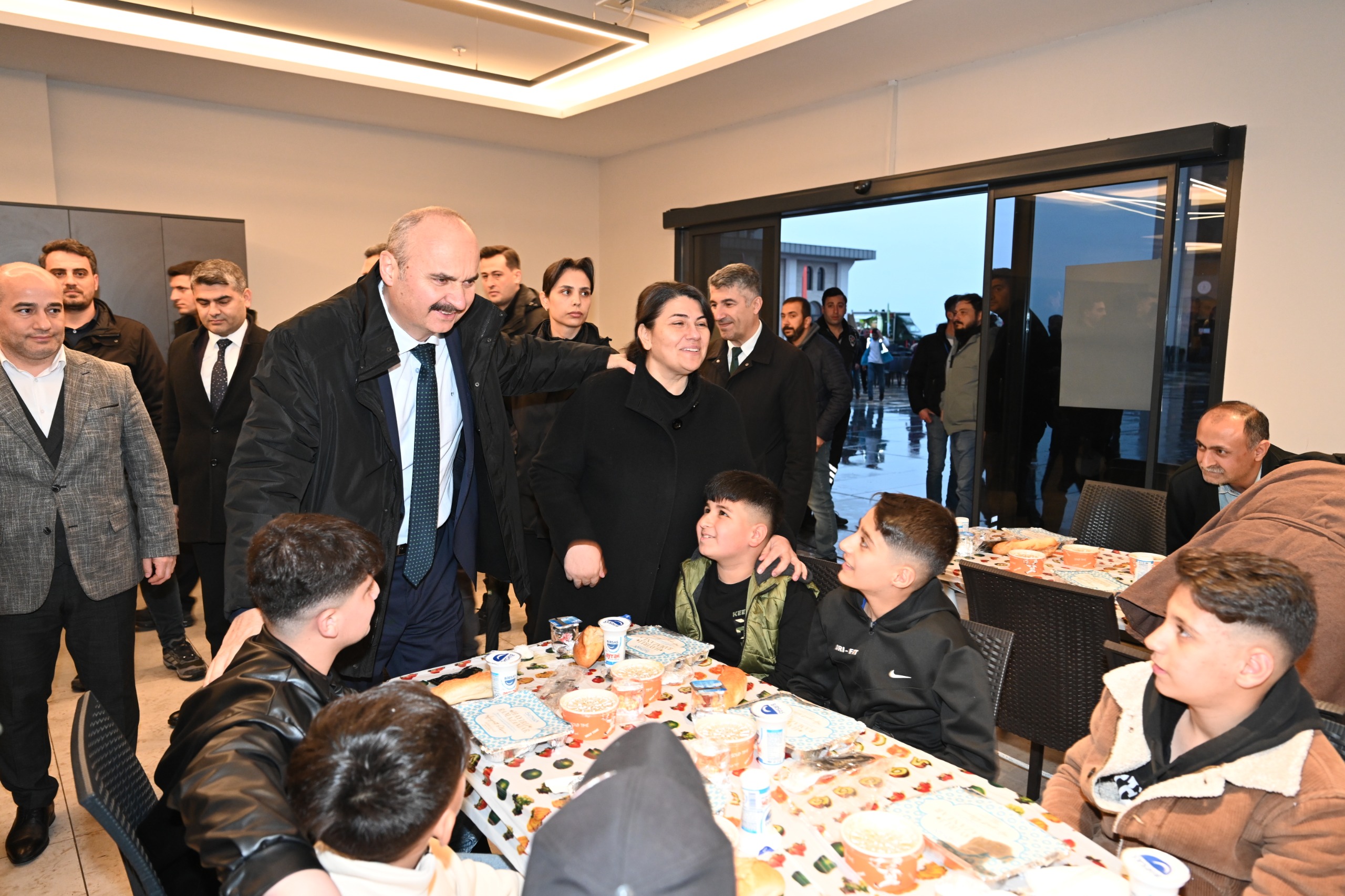 Vali Canalp, Koruyucu Aileler ve Çocukları İftar Programında Ağırladı