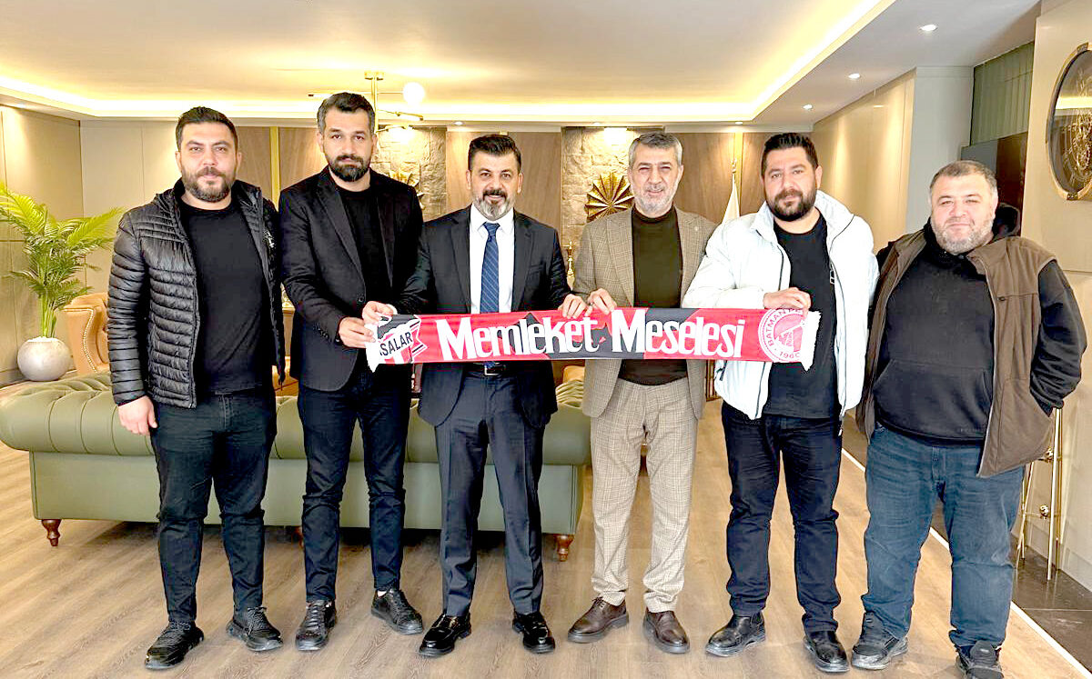 İş insanı Ferdi Kurt’tan Petrolspor tribünlerine bayrak jesti