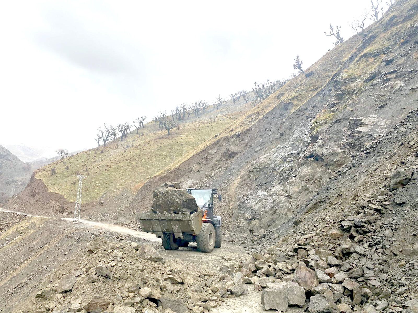 Kapanan Yollar Kısa Sürede Ulaşıma Açıldı