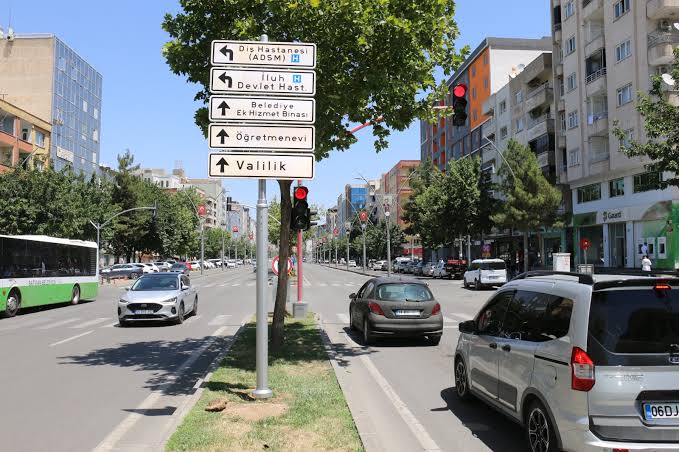 Batman’da 250 Noktaya Yönlendirme Levhası