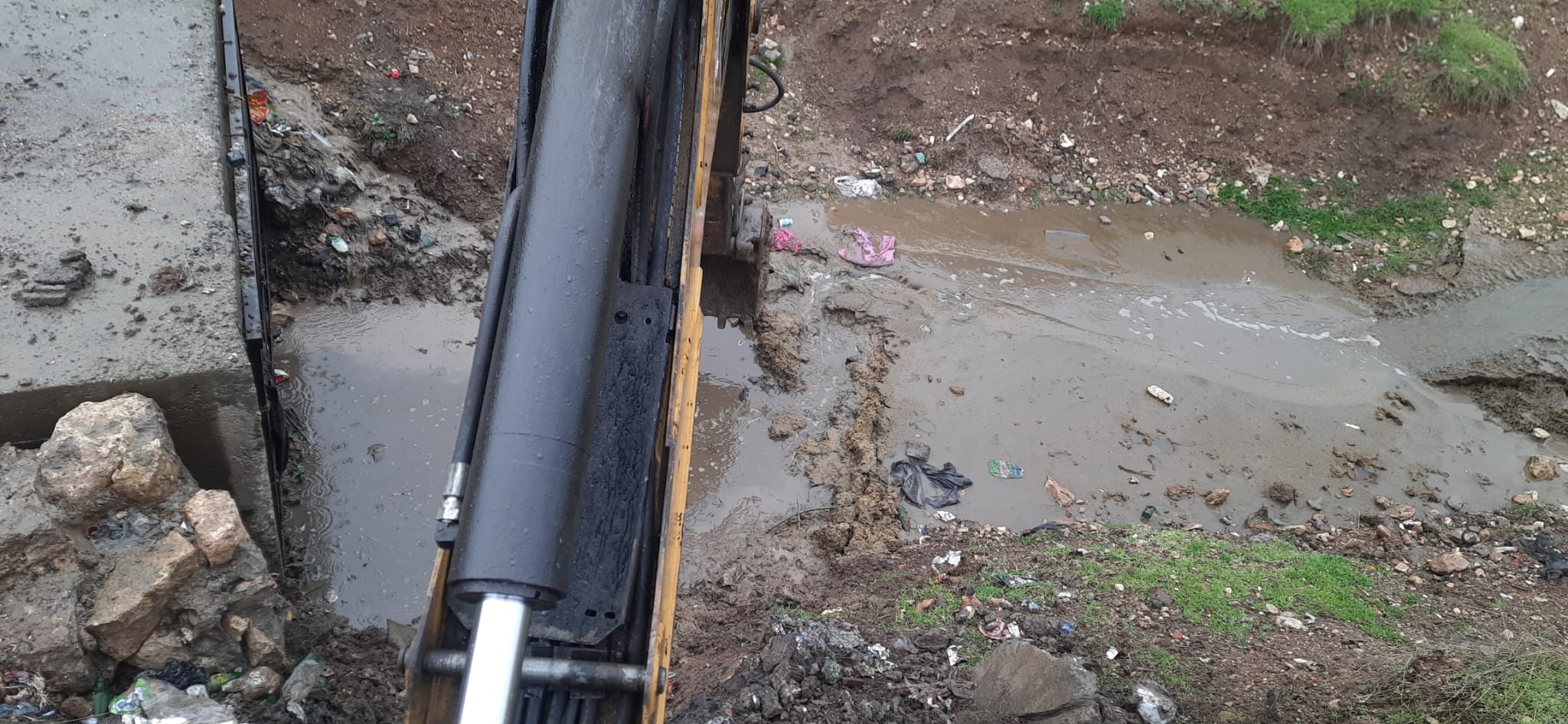 Baski Ekiplerinden Yağmur Suyu Mazgallarına Sıkı Takip