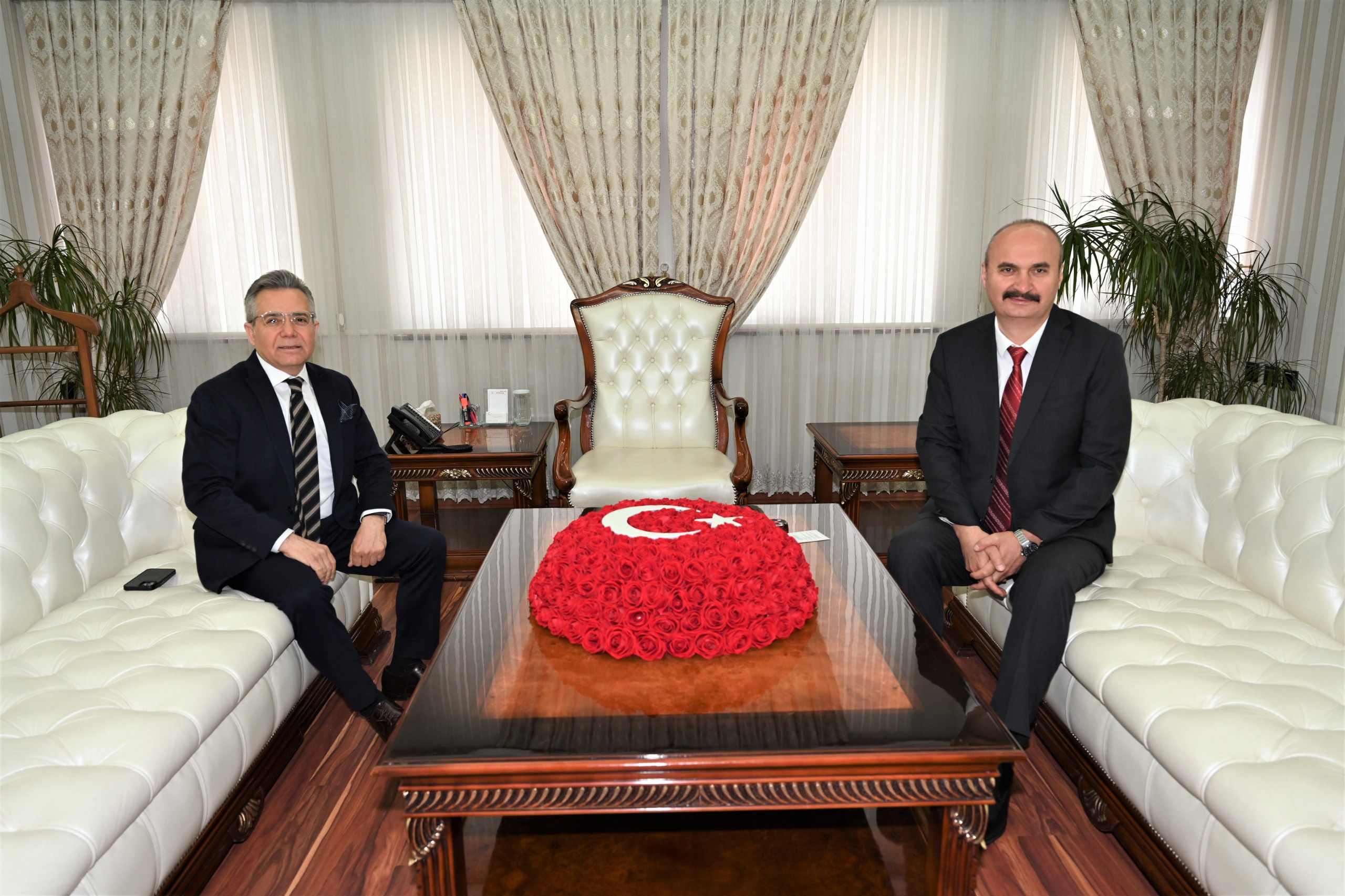 Merkez Valisi Kemal Cirit, Vali Canalp’i ziyaret etti