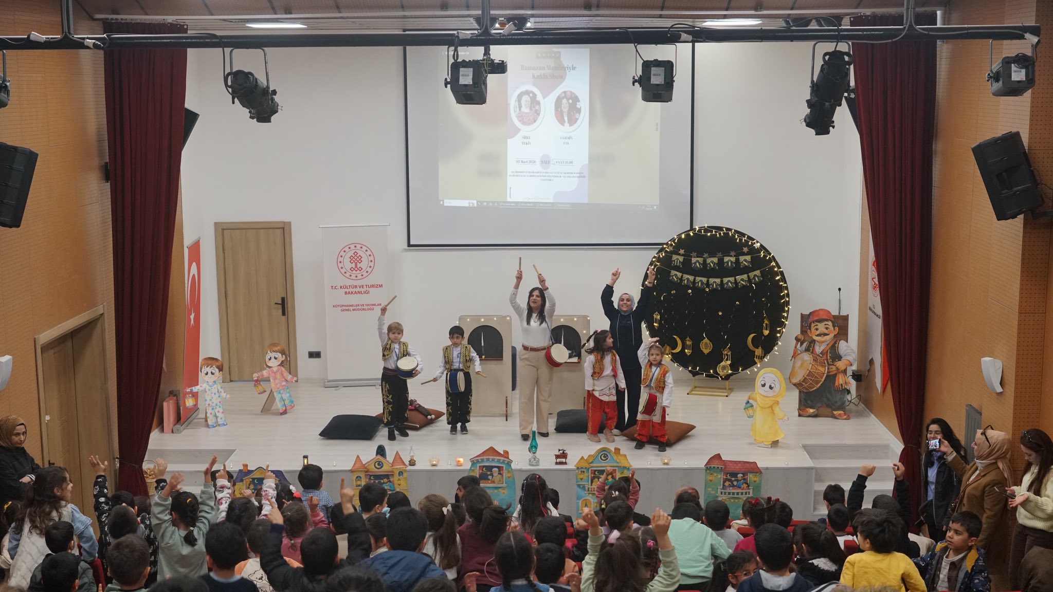 Beşiri Kaymakamlığı’ndan Miniklere Kukla Gösterisi