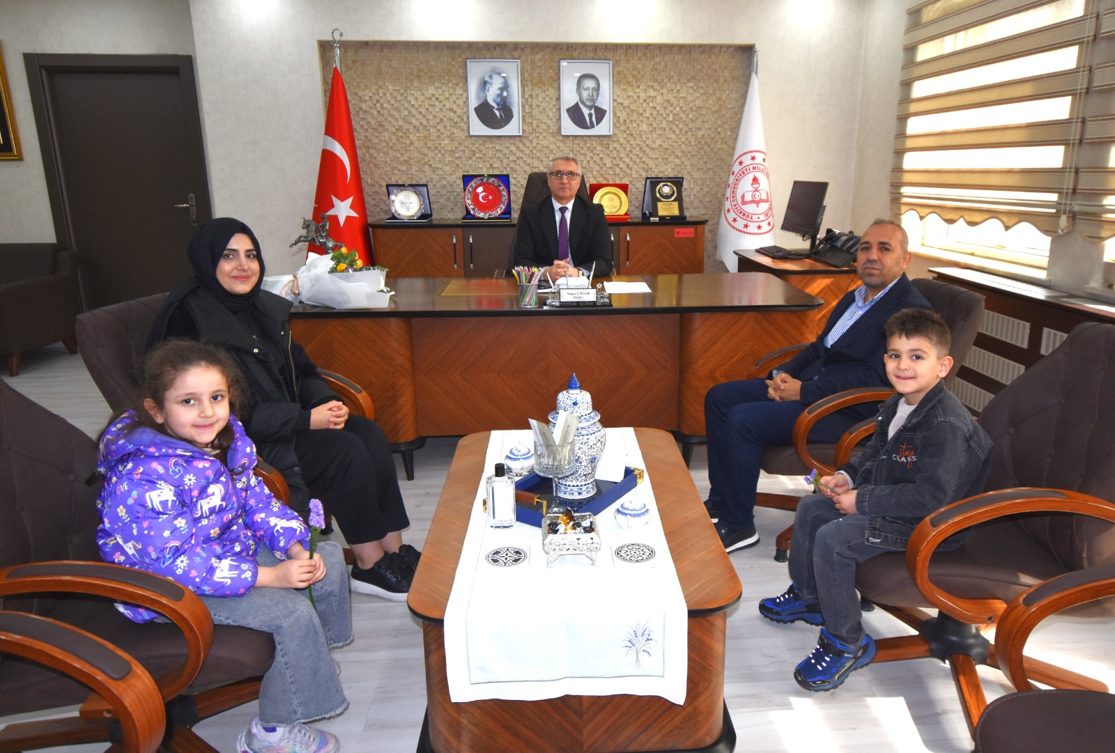 Minik Öğrencilerden Müdür Ciğer’e Bayram Ziyareti