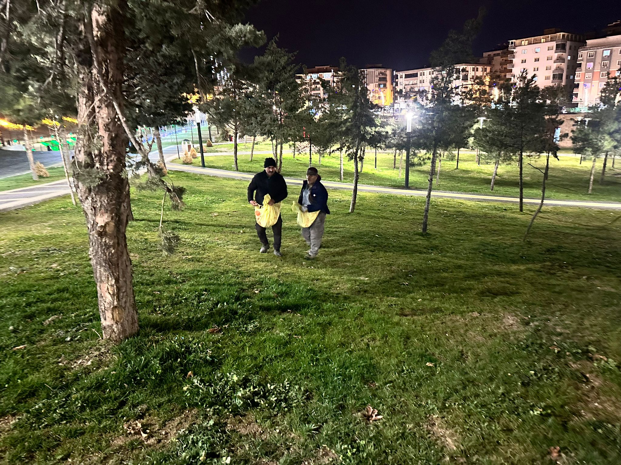 Parklar Organik Gübreyle Yenileniyor