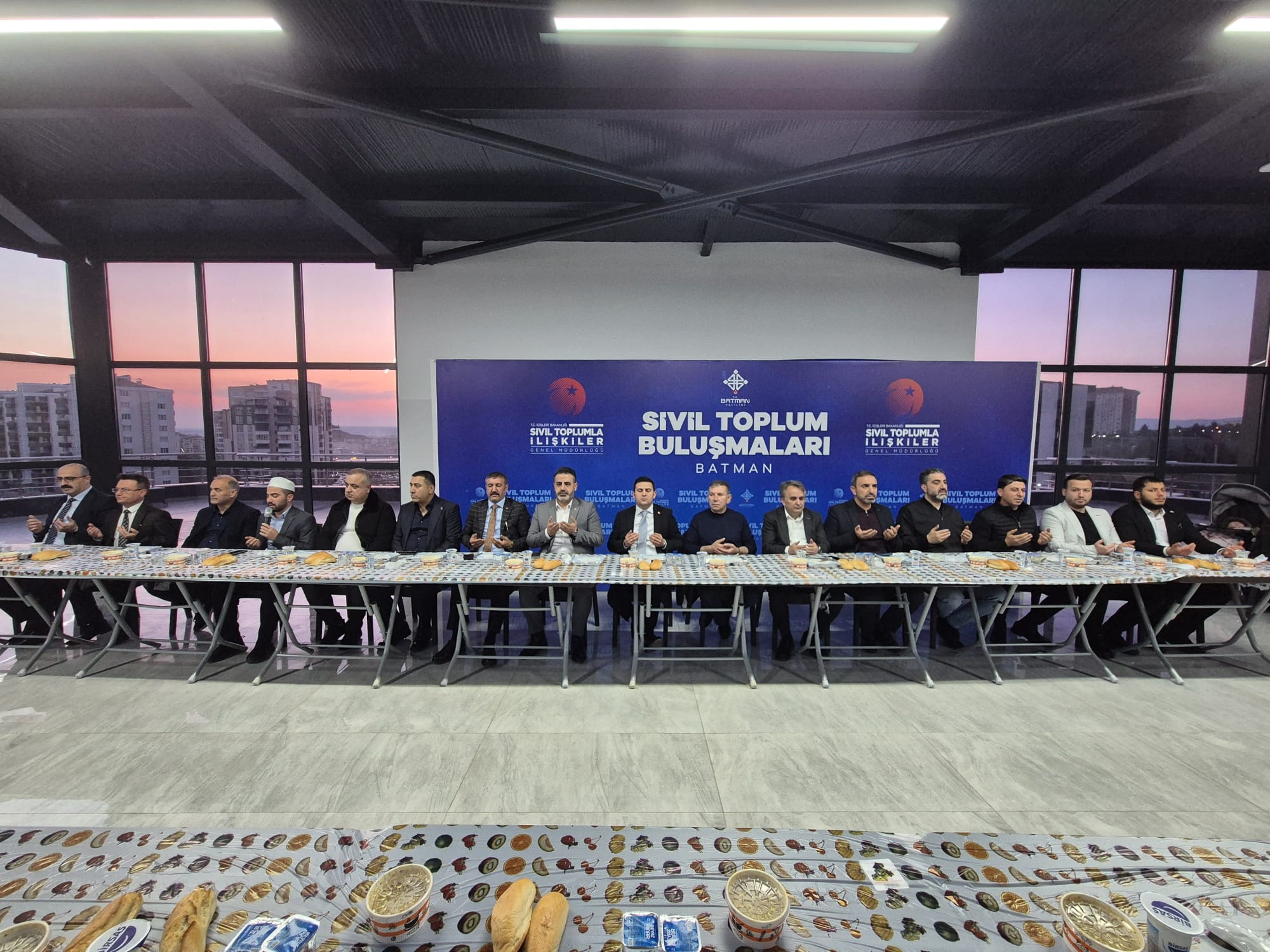 BATMAN’DA SANAYİCİ, İŞ İNSANLARI VE STK TEMSİLCİLERİ İFTAR PROGRAMINDA BİR ARAYA GELDİ