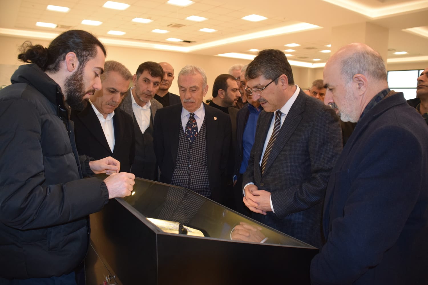Nasıroğlu, Tarihi Mushaf Sergisini İnceledi