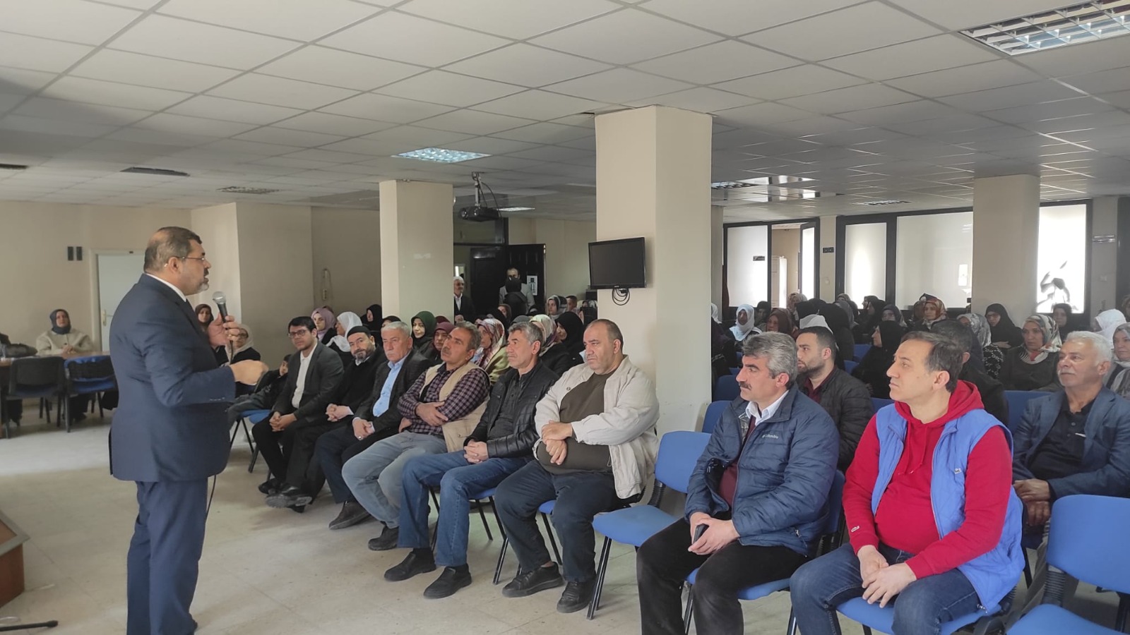 Şevval umresine gidecek vatandaşlara seminer