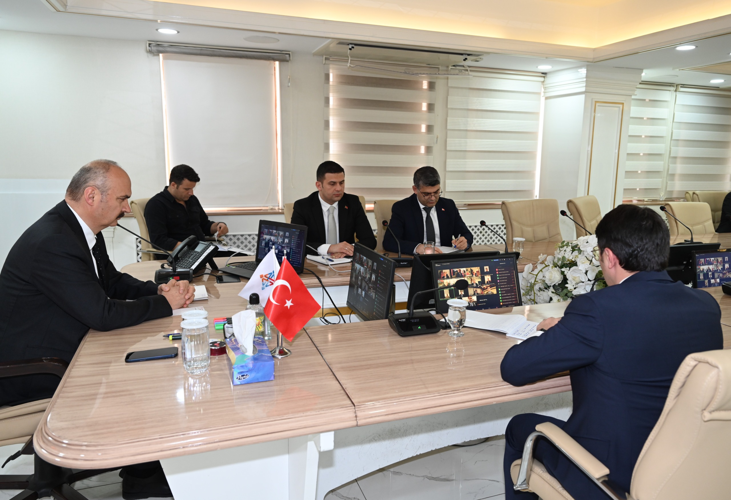 Okul Güvenliği Koordinasyon Toplantısı Vali Canalp Başkanlığında Gerçekleştirildi
