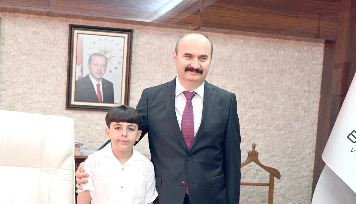 Vali Canalp: “23 Nisan, Milli İradenin Simgesidir”