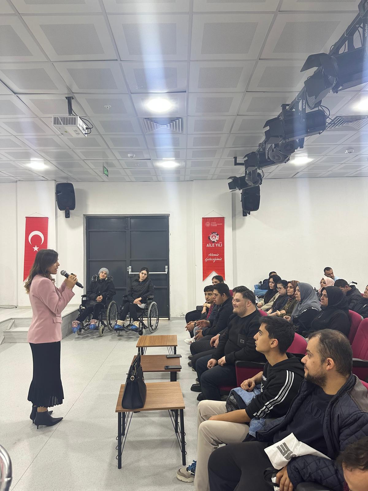 Velilere “Kaliteli Yaşam ve Stresle Baş Etme” Eğitimi