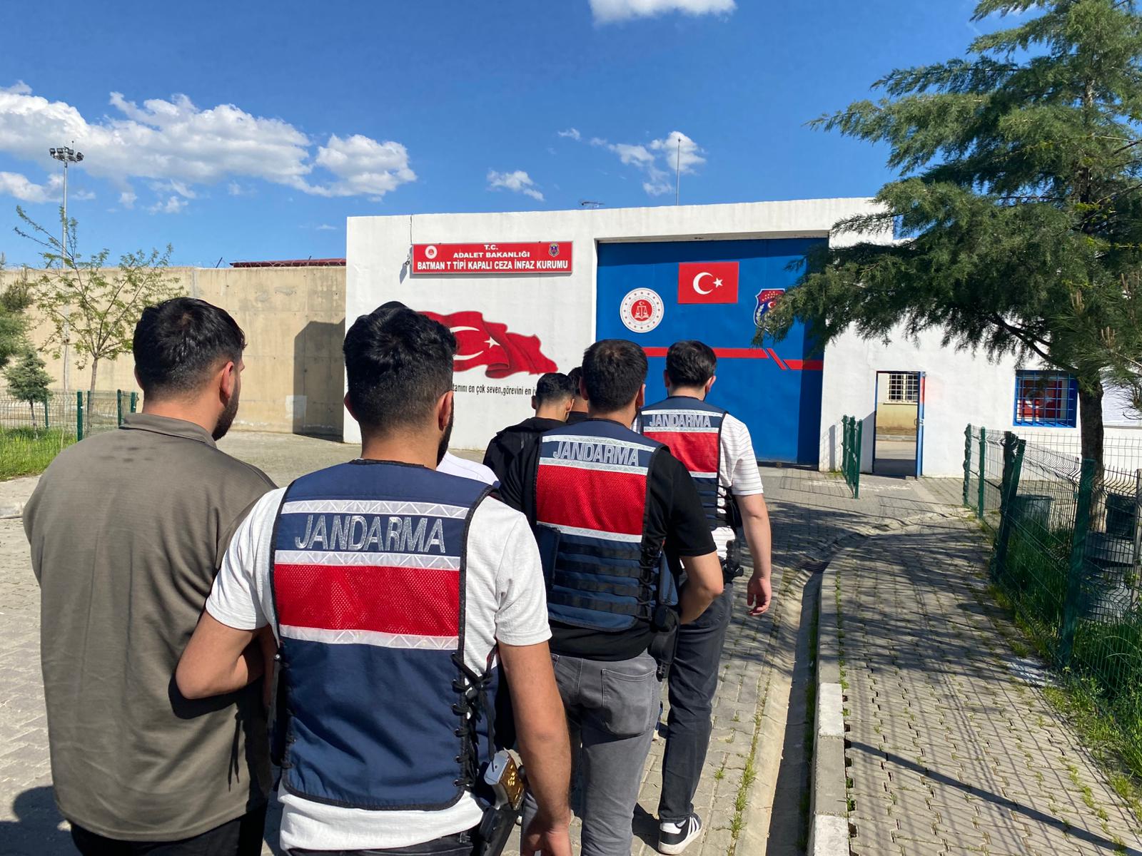 ZEHİR VE YASA DIŞI BAHSE TEK HAMLEDE DARBE: 4 TUTUKLAMA