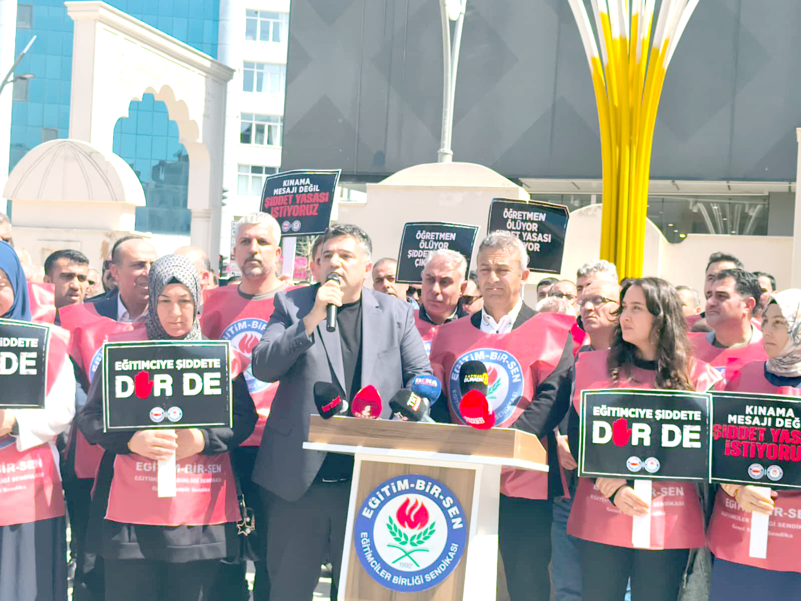 Önlü: Eğitimde şiddet geleceğimizi tehdit ediyor