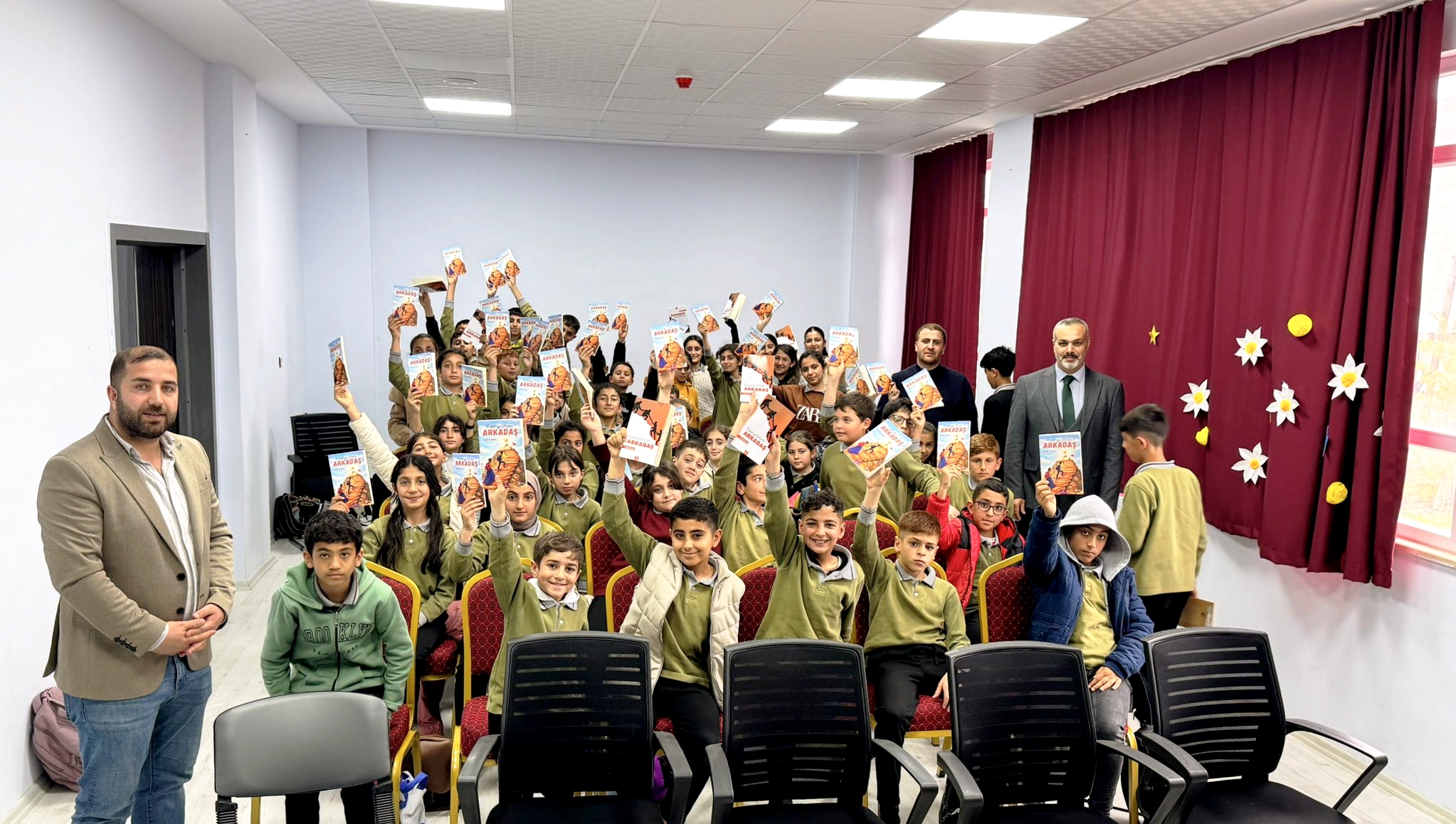 Veysel Karani’de Öğrencilere “Başarıda Arkadaş Seçimi” Konferansı