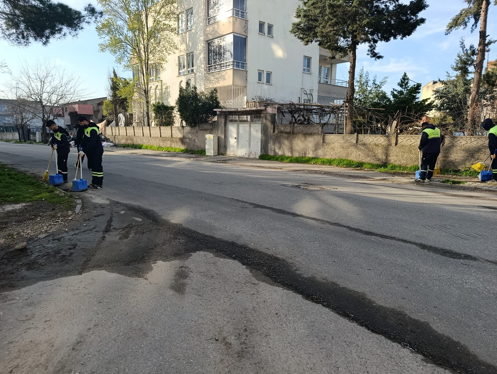 Belediye’den Mahallelerde Yoğun Temizlik Mesaisi