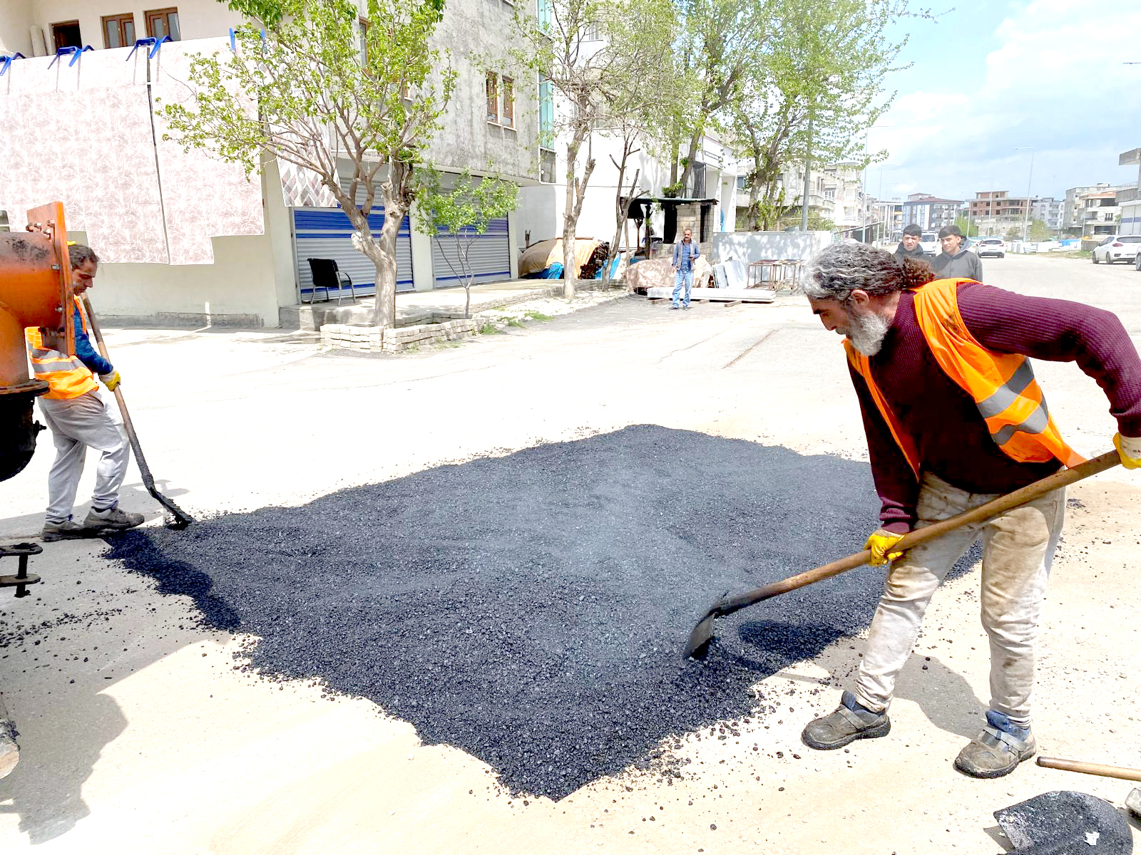 Batman Belediyesi Üstyapı Çalışmalarına Hız Verdi