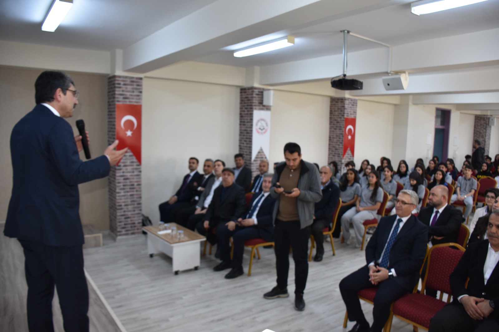 Milletvekili Nasıroğlu Öğrencilerle Kariyer Yolculuğunu Paylaştı Nasıroğlu “Başarı İçin Çok Çalışın”
