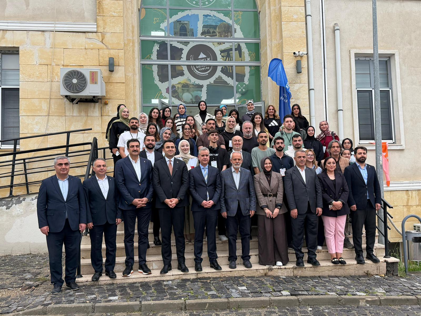 Genel Başkan Yardımcısı Yalçın ve İl Başkanı Şansi Hasankeyf’te gençlerle buluştu