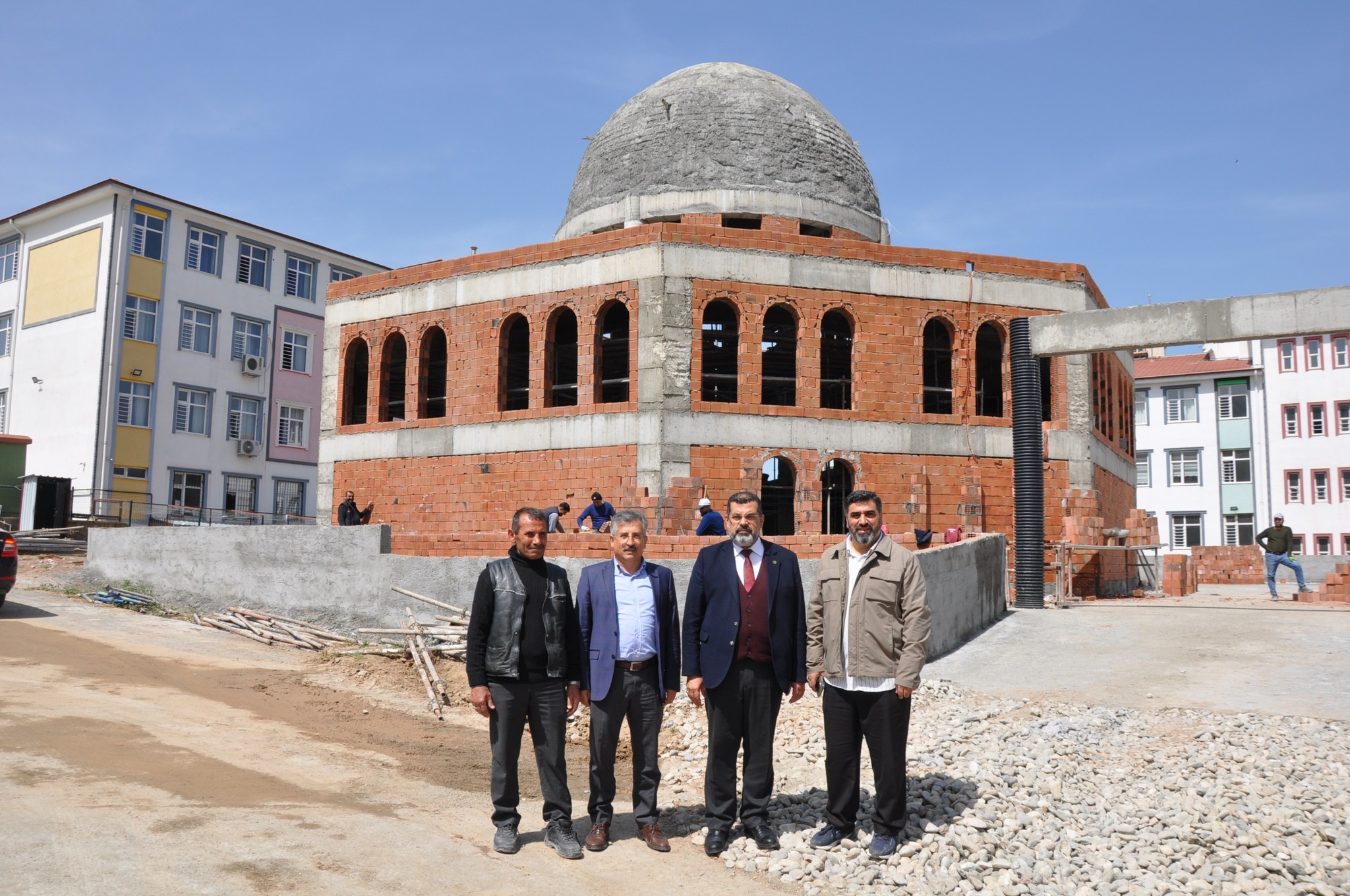 Mescid-i Aksa’dan ilham alan cami yükseliyor