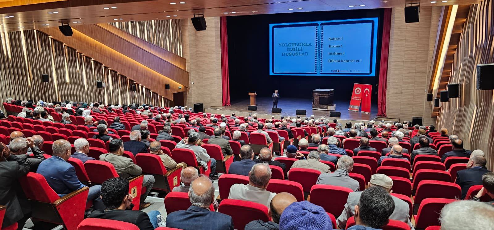 Hacı adaylarına kapsamlı hazırlık semineri düzenlendi