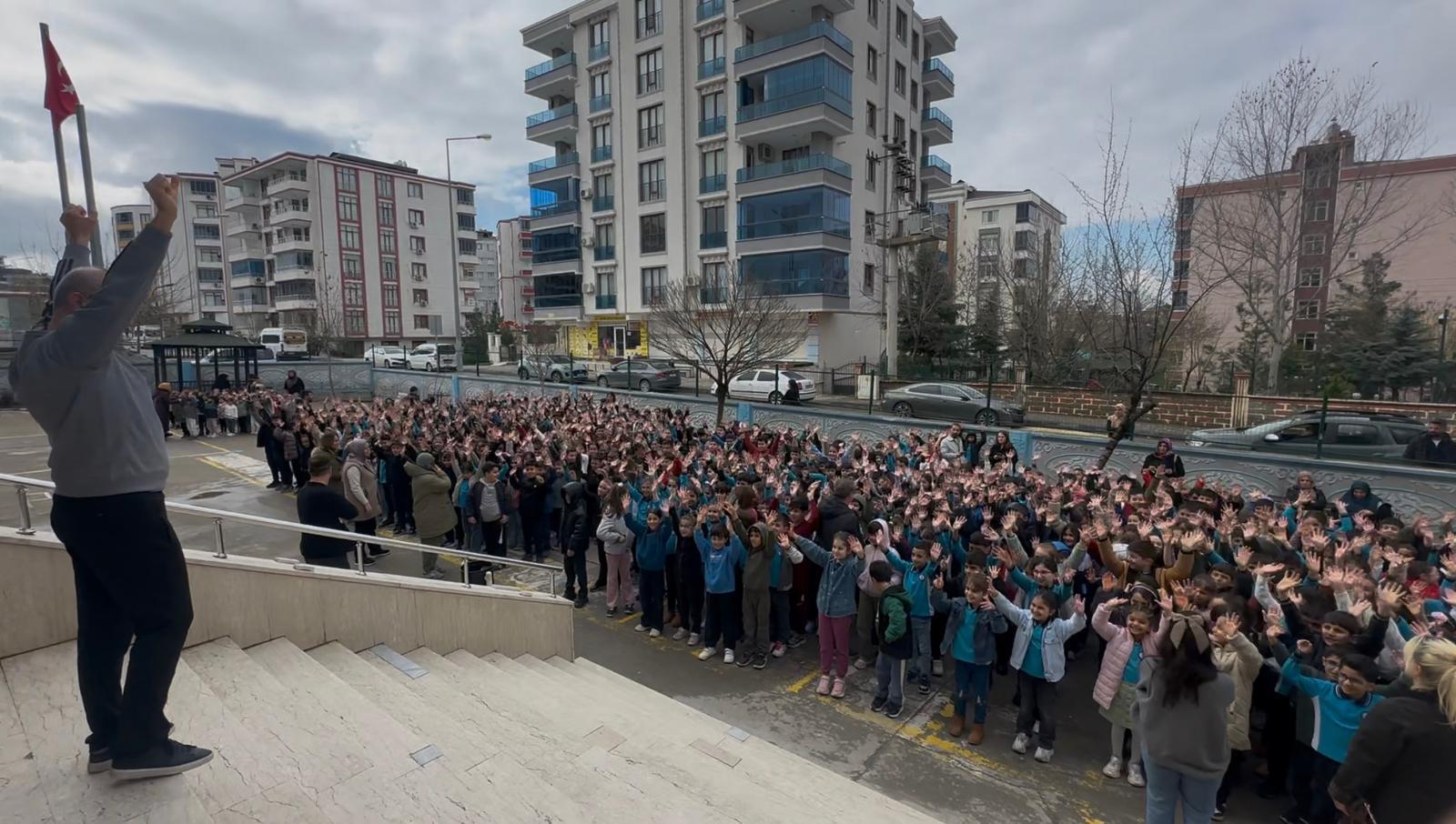 Batman’da Öğrenciler Güne Sporla Başlıyor