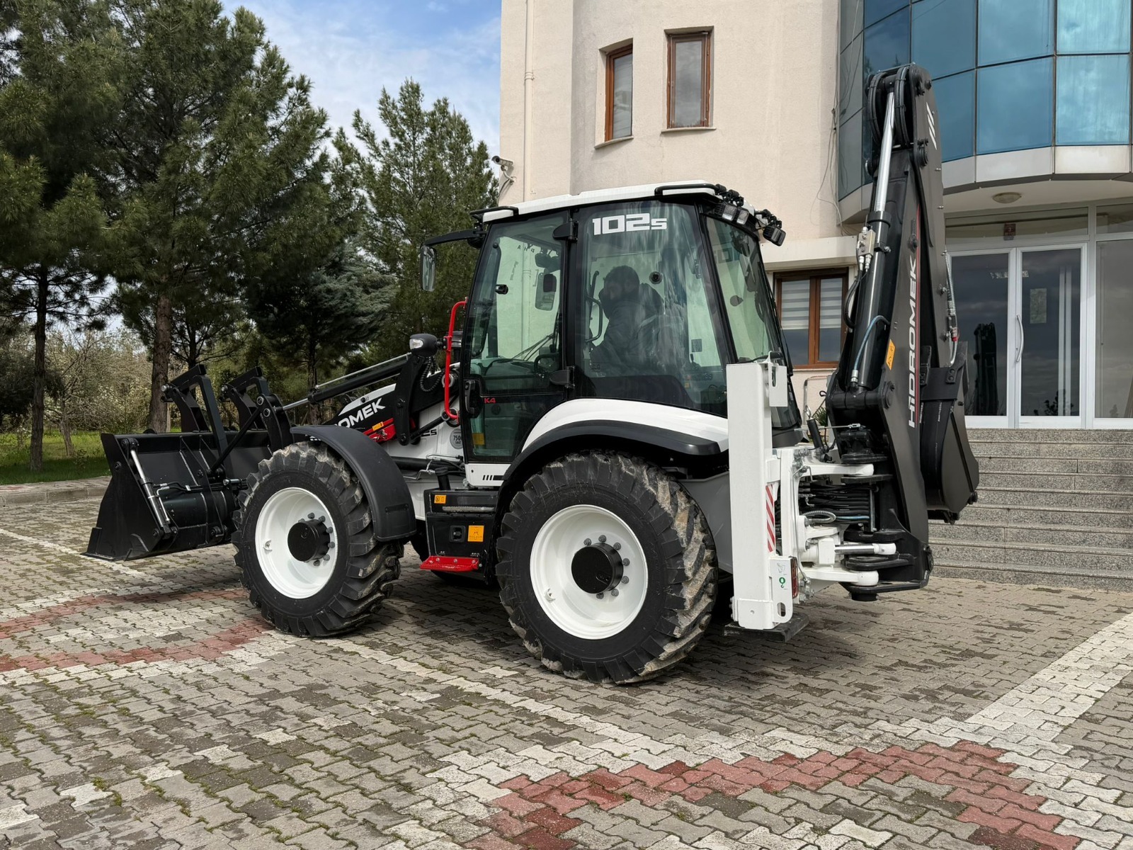 OSB’ye iş makinası alındı