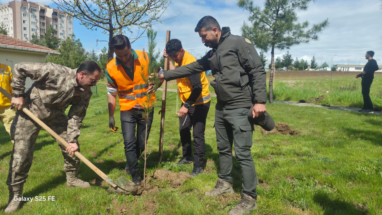 Polis Haftası’nda fidanlar toprakla buluştu